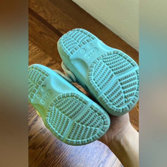 Frozen crocs - Picture 2 of 4